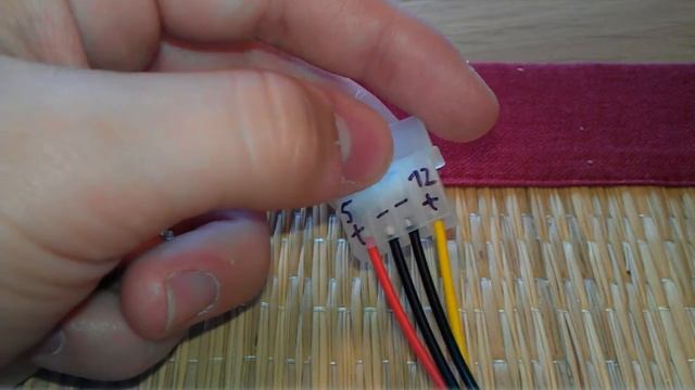 Molex/Lüfter Adapter 12v zu 7/5v *Howto/Anleitung* смотреть онлайн