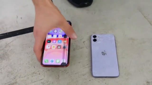 КРАШ ТЕСТ iPhone 11 vs iPhone XR смотреть онлайн