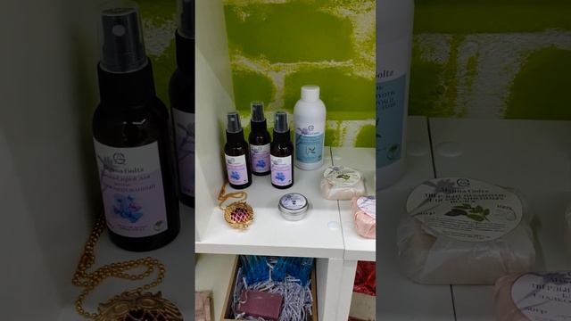 Полочка Витрины с новыми Средствами - Пенка для умывания, Тоник для лица, Арома-Спрей для волос 🔥 смотреть онлайн