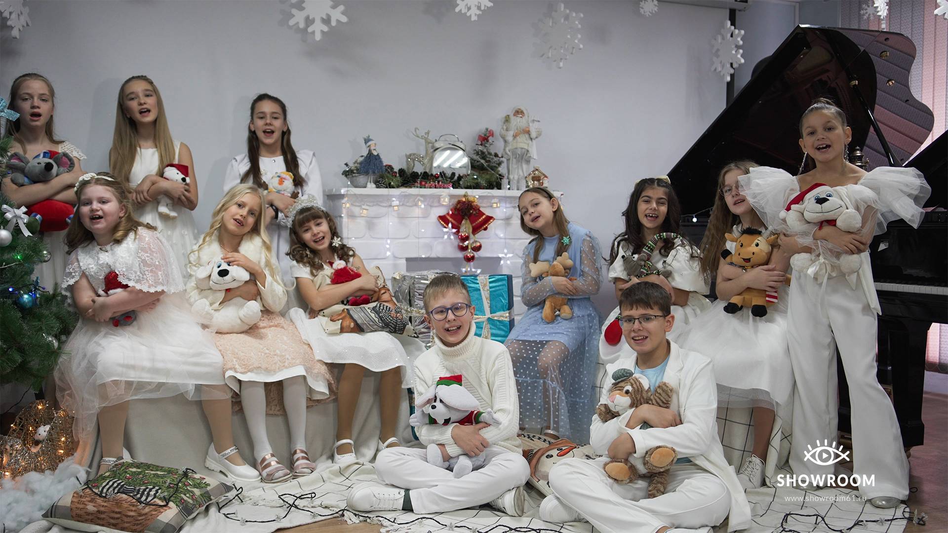 Новогодняя песня "По сугробам". Детская музыкальная школа № 3. С Новым 2025 годом! смотреть онлайн