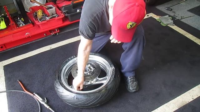 HOW TO SEAT THE BEAD AFTER MOUNTING A MOTORCYCLE TIRE. смотреть онлайн