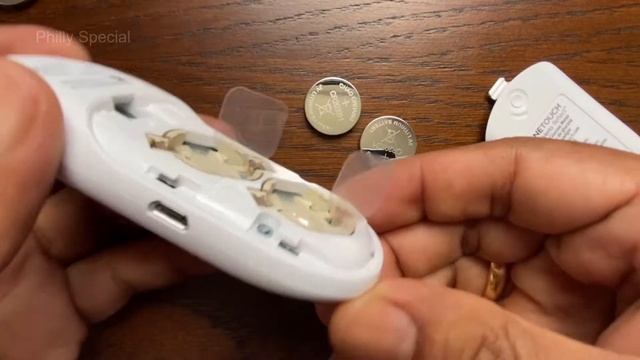 Change batteries in OneTouch® Verio Reflect Meter смотреть онлайн