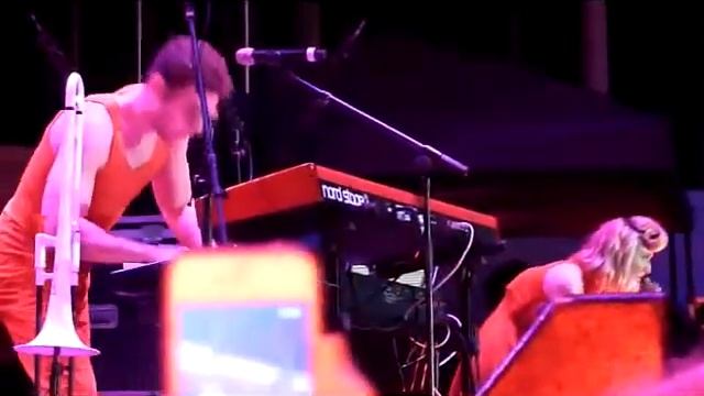 Karmin - Hello (Live From Delta Fair & Music Festival Memphis TN 08-30-2013) смотреть онлайн
