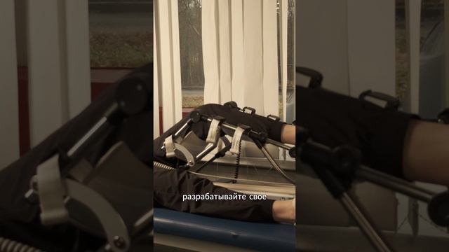 Удерживайте сгибание 10 секунд, далее полное разгибание и повтор сгибания #артроз #лфк #упражнения смотреть онлайн