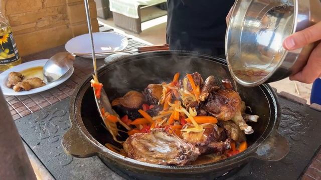 Утка по-деревенски! Вкусная Утка с овощами в казане. смотреть онлайн