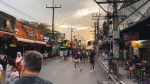 Пхукет в июле. Пляж Патонг. Толпы людей. Закат и ночная улица Бангла.