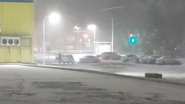 В Новокузнецке полицейские привлекли к ответственности автомобилиста, который устроил ночной дрифт смотреть онлайн