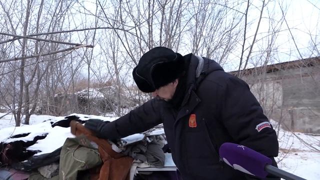 Турсабаев: сердобольные читинцы сами обустраивают собакам теплые ночлежки в городе и кормят с рук смотреть онлайн