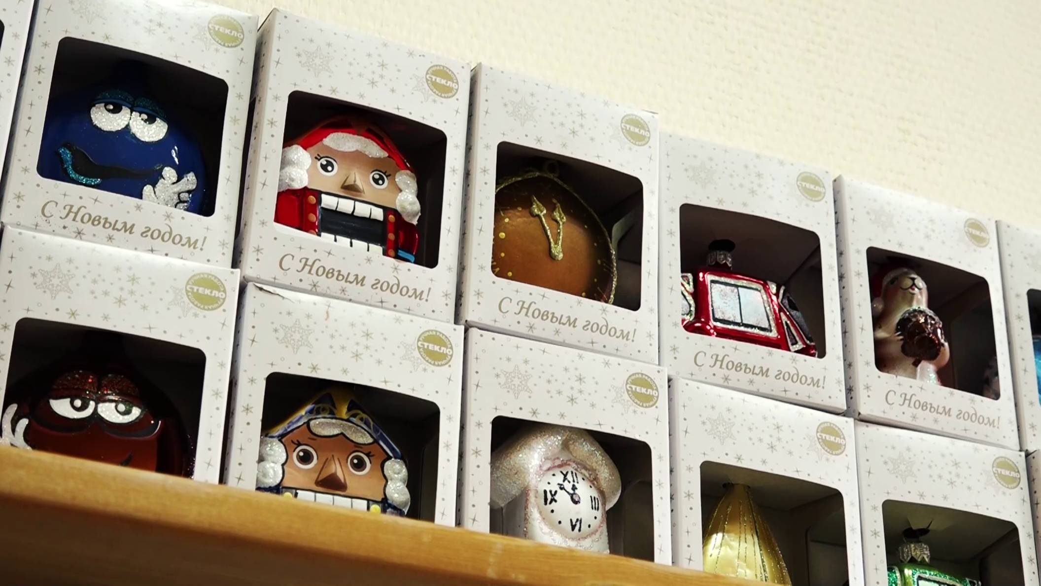 ФАБРИКА ЕЛОЧНЫХ ИГРУШЕК смотреть онлайн