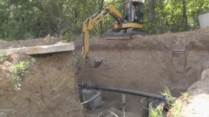 Монтаж колец мини экскаватором.