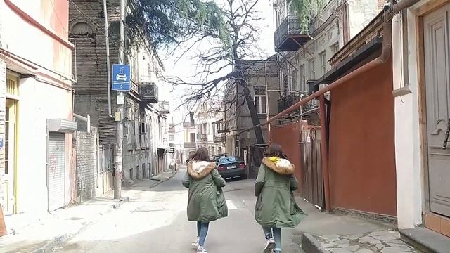 Smart Twins in Old Tbilisi смотреть онлайн