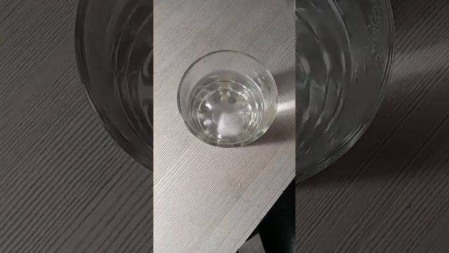 эксперимент. Горячая вода за несколько секунд разтворила лёд смотреть онлайн