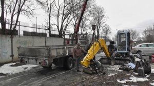 Установка новой стрелы на мини экскаватор.