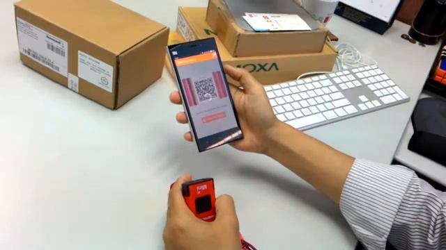 Testing the portable QR code scanner смотреть онлайн