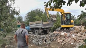 Ломаем старый дом. Мини экскаватор. Волгодонск.