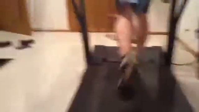 Chris Running in Asics смотреть онлайн
