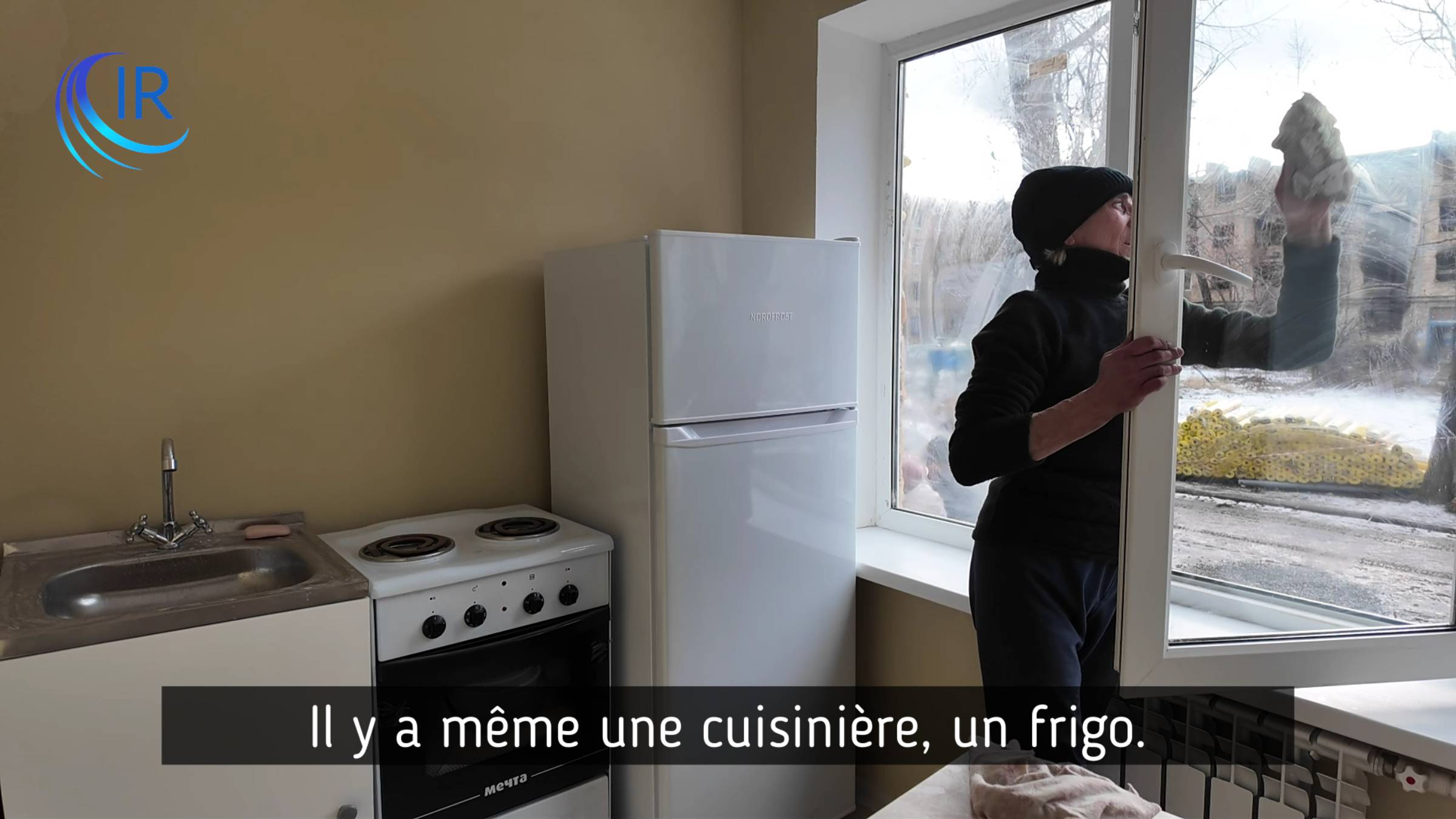 Des Habitants D'Avdeïevka Reçoivent Les Clefs De Leur Nouvel Appartement
