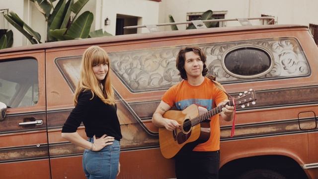 La Sera - Losing to the Dark - not the video смотреть онлайн