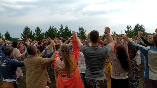 Светозар с песней Велес на фестивале Перволетье - 2023 смотреть онлайн