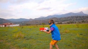 Нерф против Сиреноголового в реальной жизни Nerf Game Siren Head