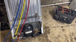 Морозильная камера Саратов пробили испар, переход с r12 на r134 фрион с заменой масла