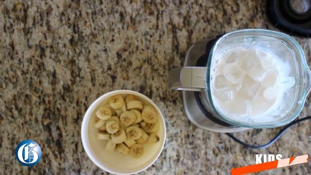 KIDS IN THE KITCHEN: Banana smoothie смотреть онлайн