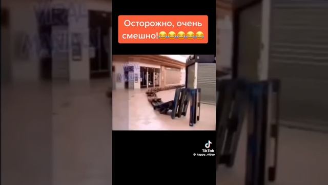 осторожно очень смешно смотреть онлайн