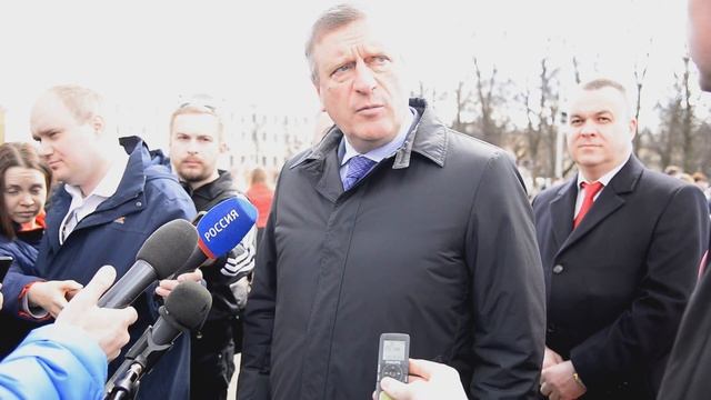 Игорь Васильев на Первомайской демонстрации смотреть онлайн