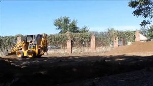 мини экскаватор-погрузчик JCB 1CX, планировка чернозëма.