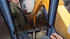 Супер ковш. Проникаем новым ковш в землю.