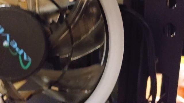 YouTube is hard.. So Here's a beautiful Matrexx 50 by DeepCool! смотреть онлайн