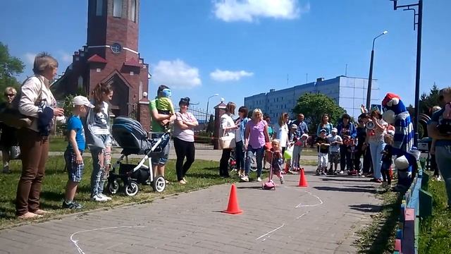 Забавные заезды "Самокат-вело-ралли" в Клецке. 13.05.2018. смотреть онлайн