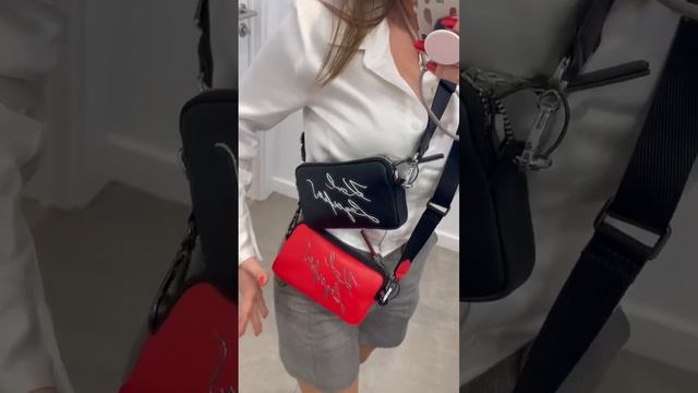 Мини-сумочки Karl Lagerfeld: Стильные аксессуары в двух цветах смотреть онлайн