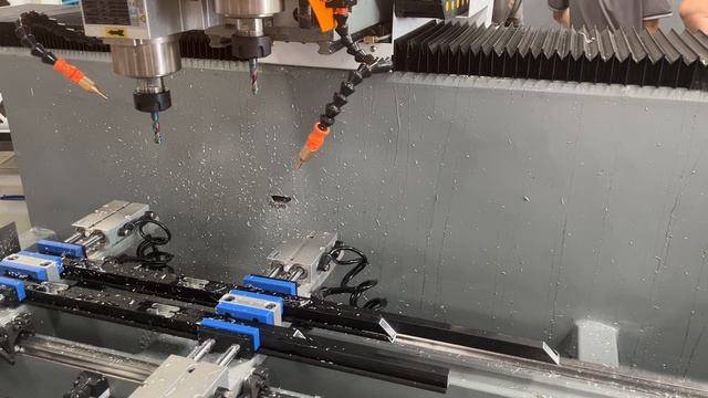 Фрезерный центр с ЧПУ для обработки алюминиевых профилей QICHEN CNC 3000A2 смотреть онлайн