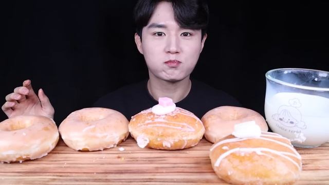 크리스피크림도넛 겨울 신메뉴 도넛 디저트 먹방ASMR MUKBANG DONUTS & DESSERT ドーナツ デザート eating sounds смотреть онлайн