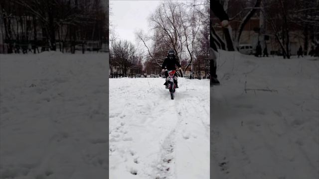 А кто сказал, что Эндуро не для зимы? смотреть онлайн