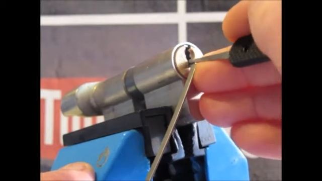 Single Pin Picking A VERY DISAPPOINTING 6 Pin Schlage Primus SX Euro Thumbturn Lock смотреть онлайн