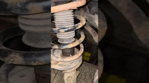 Замена передних пружин, амортизаторов, опорных подшипников Volvo XC90