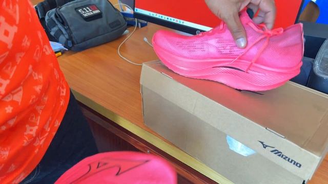 แกะกล่อง MIZUNO WAVE REBELLION PRO 2 : สำหรับขาแรงเท่านั่น смотреть онлайн