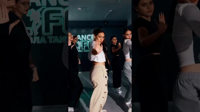 Школа танцев Dance Life в Белгороде. К-поп и Современный эстрадный танец смотреть онлайн