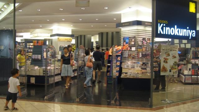 Background music at Kinokuniya Singapore (Main Store) on 22 November 2015 смотреть онлайн