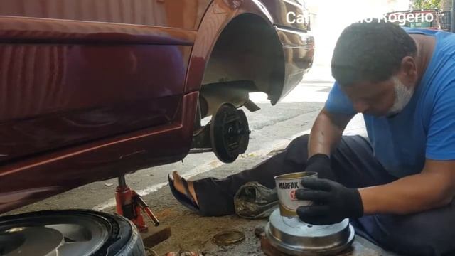 Vw Santana 2000 MI 97: Troca dos tambores de roda. смотреть онлайн