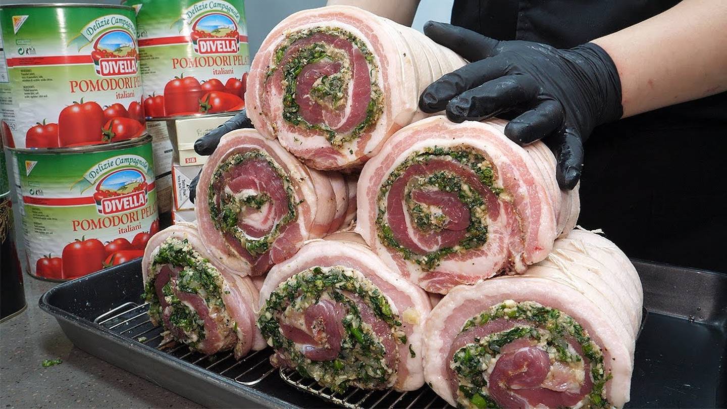 Домашний хрустящий рулет из свиной грудинки Porchetta, стейк на косточке. Корейская кухня. смотреть онлайн