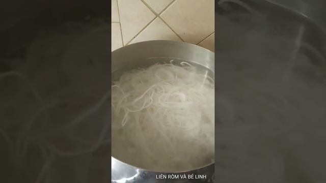 CÁCH LÀM BÚN CỌNG VỪA (MEDIUM SIZE) BẰNG MÁY LÀM MỲ ĐỂ ĂN BÚN MẮM смотреть онлайн