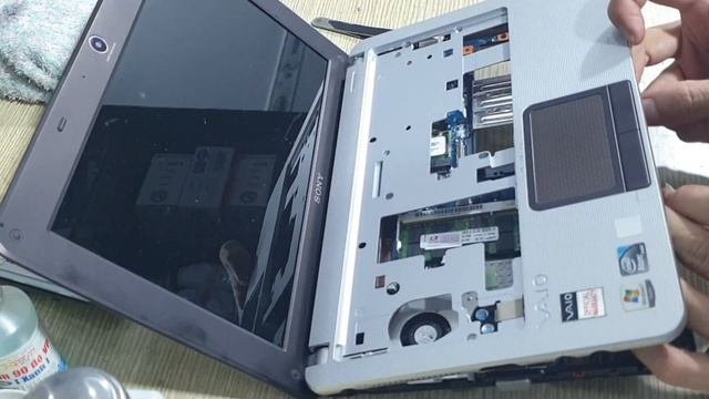 Sony pcg - 21212w - nâng cấp Ram, SSD, vệ sinh смотреть онлайн