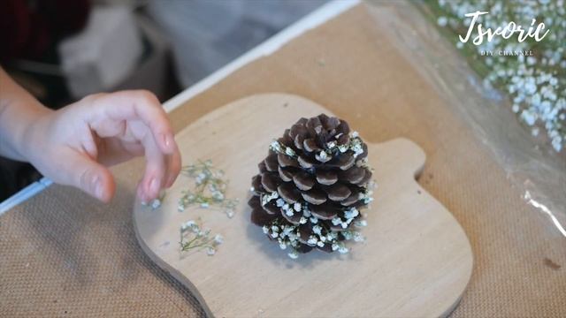 Маленькая простая ёлочка ИЗ ШИШКИ / DIY TSVORIC смотреть онлайн