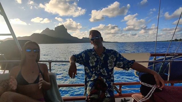 21- Sunshine from Bora Bora - A quick Update from ZERO (sailingZERO) смотреть онлайн
