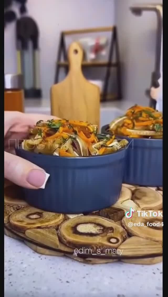 Корейская морковь со свиными ушками смотреть онлайн