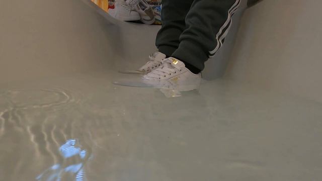 video dediée LEA splouich splouich en PUMA CALI et OSLO - 1/3 смотреть онлайн