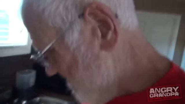 ЗЛОЙ ДЕД ГОТОВИТ ГАМБУРГЕРНЫЙ ПИРОГ